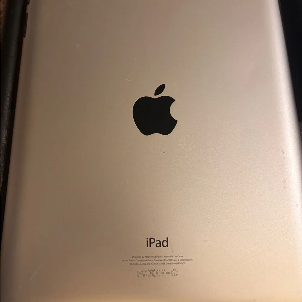 Apple iPad 3rd Gen 16GB WiFi Tablet A1458 Clean Screen - Picture 5 of 5